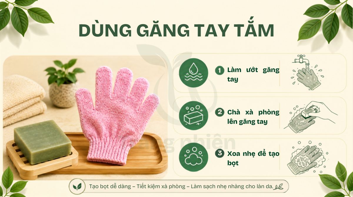 Dùng găng tay tắm tạo bọt